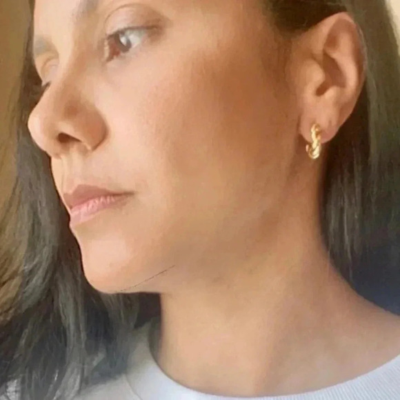 TWISTED Small Hoops | 18k Gold Plated - Picture 3 of 3